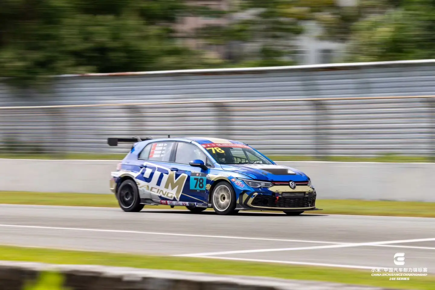 DTM Racing 78 号大众高尔夫赛车参加 CEC 比赛