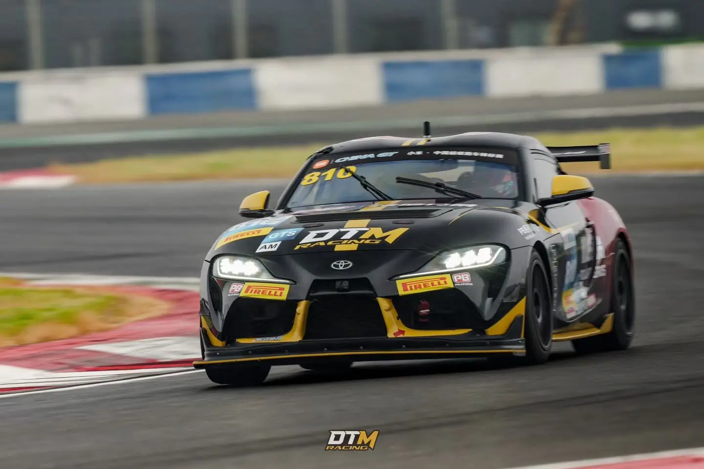 810 号黑金 Toyota GR Supra GT4 赛车