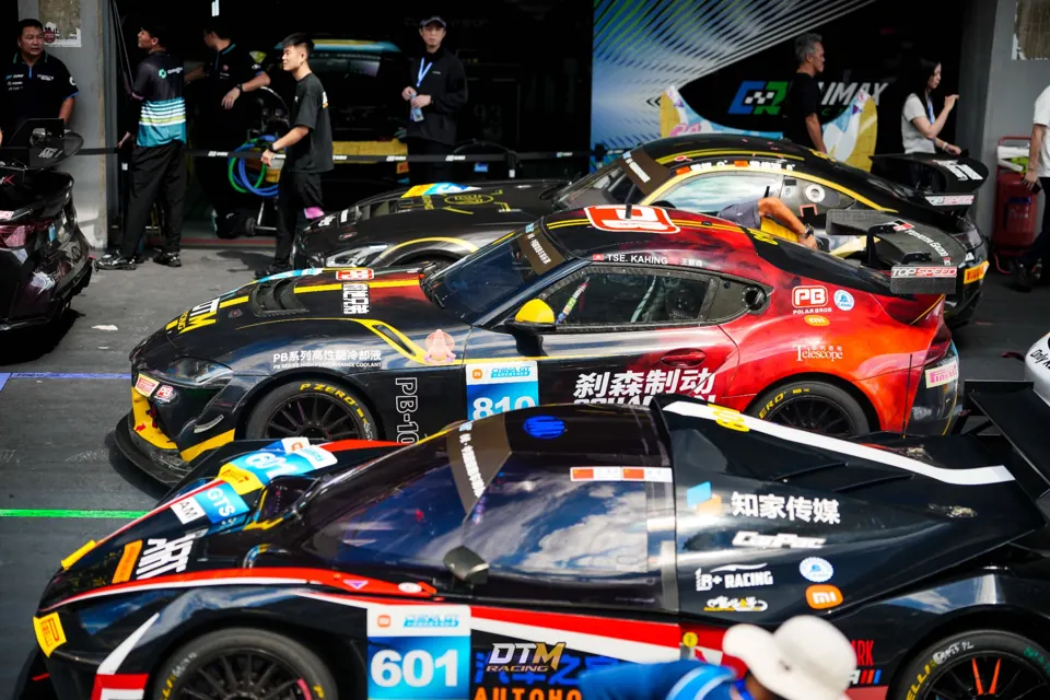 2026 China GT 上海站 · 维修区赛车阵列